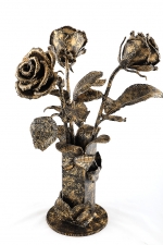 Кованые розы в вазе ручной работы - Кованые розы в вазе ручной работы