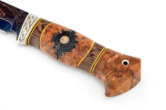 Нож Флагман (ламинат воронёный - 9ХС и дамаск с никелем, рукоять наборная стабилизированная карельская, мозаичный пин)