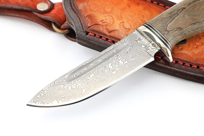 Нож Малыш (нержавеющий дамаск, стабилизированный ясень, формованные ножны)