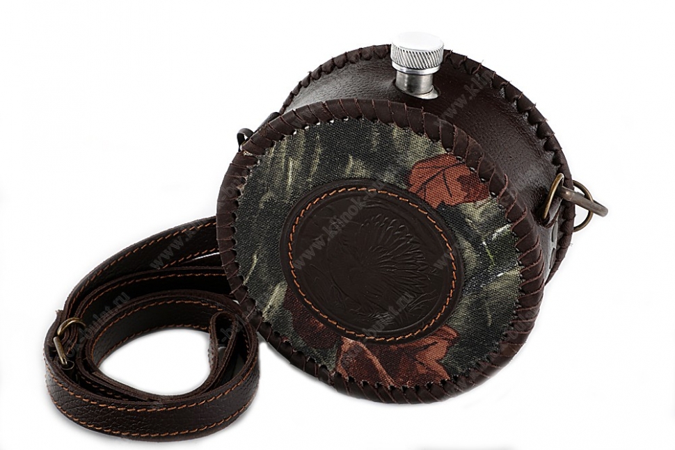 Фляжка круглая 0,7 литра из нержавеющей стали в комбинированном чехле