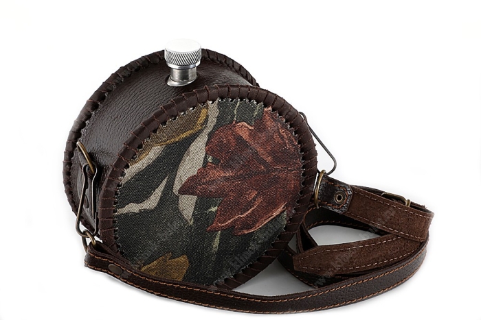 Фляжка круглая 0,7 литра из нержавеющей стали в комбинированном чехле