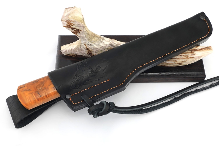 Нож Северный №4 (дамаск, кованый дол, карельская береза янтарная, железное дерево) на подставке