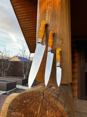 Комплект из 3-х кухонный ножей сталь AUS8 рукоять стабилизированная карельская берёза жёлтая втсавка акрил перламутровой