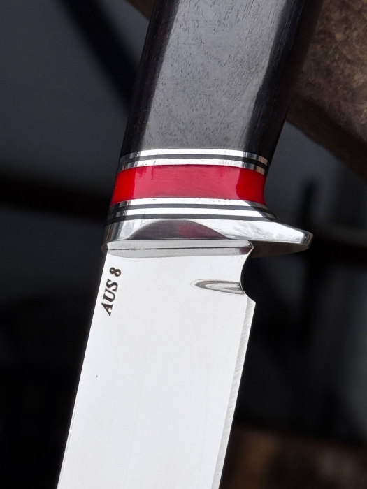 Нож Хантер AUS-8 чёрный граб вставка акрил красный