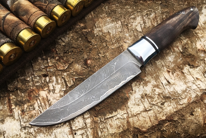 Нож Стрела (ламинат - 9ХС и дамаск с никелем, коричневая стабилизированная карельская берёза с инкрустацией)