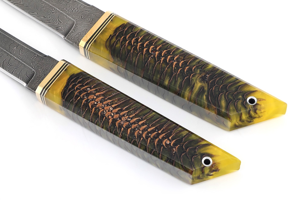 Комплект из 2 ножей Самурай дамаск рукоять шишка в акриле желтая на подставке