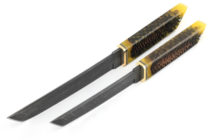 Комплект из 2 ножей Самурай дамаск рукоять шишка в акриле желтая на подставке