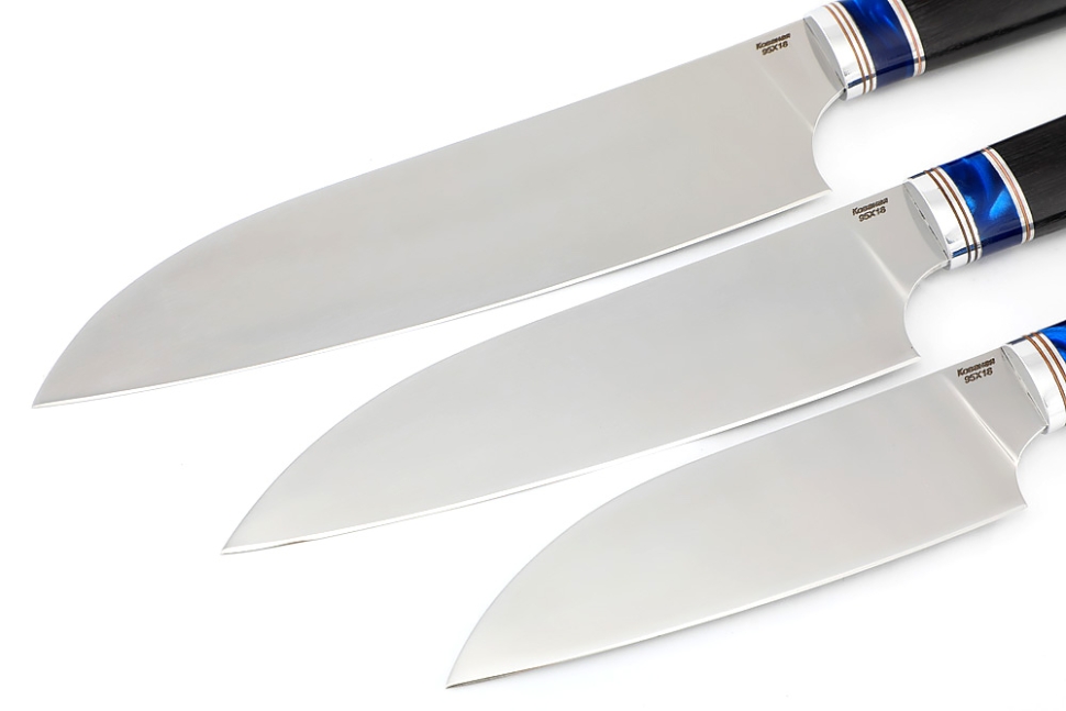 Комплект из 3-х кухонный ножей Сантоку кованая сталь 95х18 рукоять вставка акрил синий, черный граб