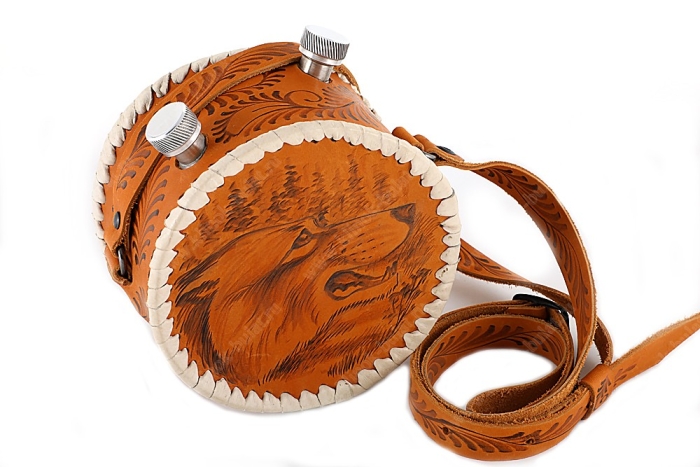 Фляжка круглая 1 литр (двойная) из нержавеющей стали в чехле из рыжей кожи (выжигание на коже)