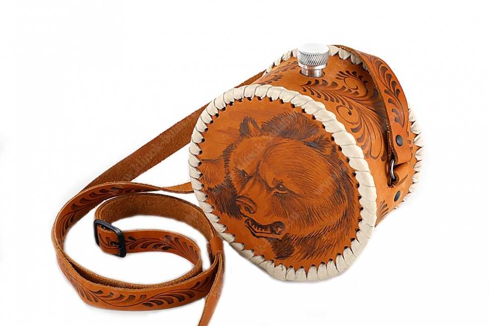 Фляжка круглая 1 литр из нержавеющей стали в чехле из рыжей кожи (выжигание на коже)