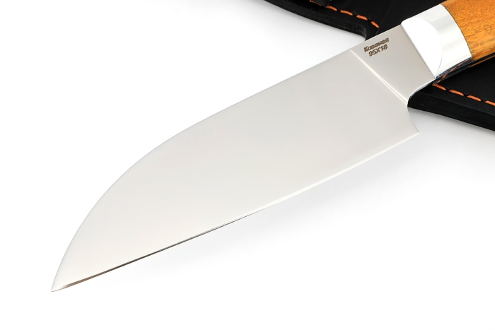 Кухонный нож Сантоку малый кованая сталь 95x18 рукоять карельская береза янтарная цельнометаллический