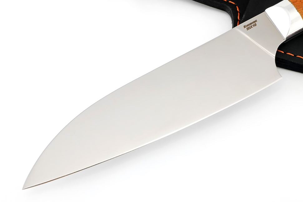 Кухонный нож Сантоку средний кованая сталь 95x18 рукоять карельская береза янтарная цельнометаллический