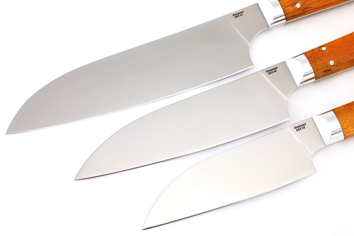 Комплект из 3-х кухонный ножей Сантоку кованая сталь 95х18 рукоять карельская березе янтарная цельнометаллические