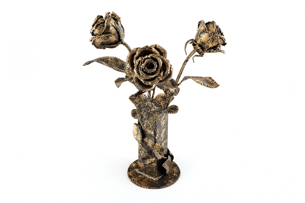 Кованые розы в вазе ручной работы