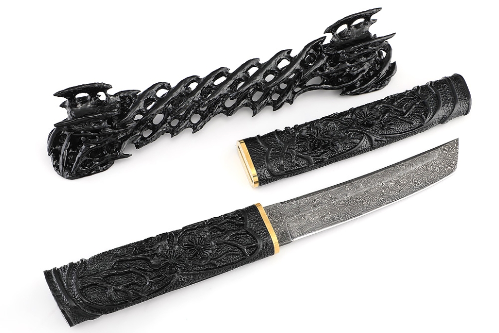 Нож Самурай (дамаск торцевой, черный граб, деревянные ножны, резьба ручной работы) на подставке