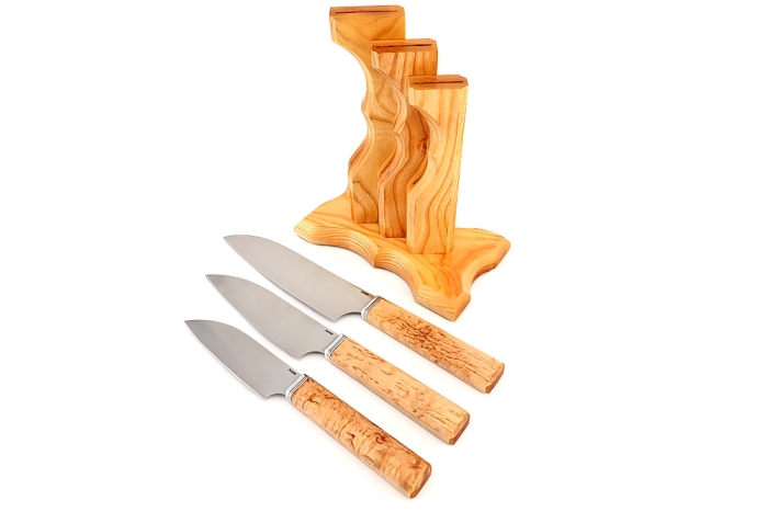 Подставка из ясеня с набором из 3 ножей (N690, карельская береза)