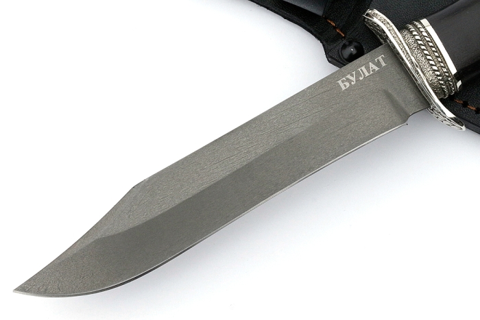 Нож Гладиатор (булат, чёрный граб - мельхиор) на кованой подставке с подсвечником