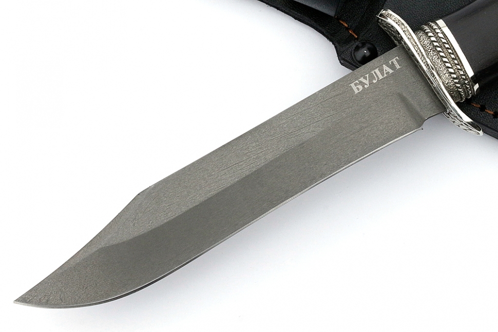 Нож Гладиатор (булат, чёрный граб - мельхиор) на кованой подставке с подсвечником