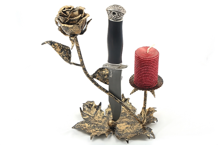 Нож Гладиатор (булат, чёрный граб - мельхиор) на кованой подставке с подсвечником