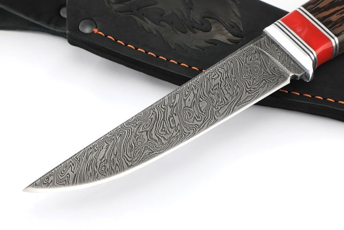 Нож Старатель, дамаск рукоять вставка акрил красный, венге