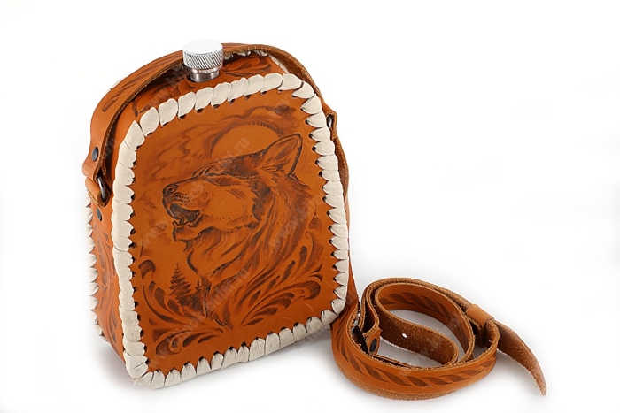 Фляжка пирамида 0,7 литра из нержавеющей стали в чехле из рыжей кожи (выжигание на коже)