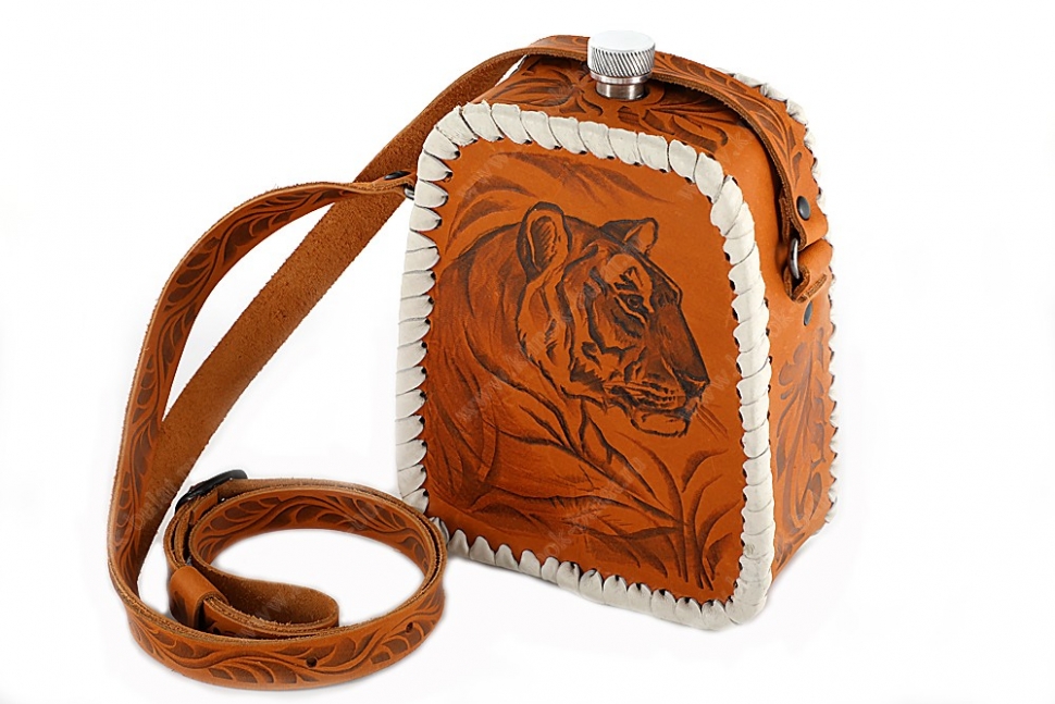 Фляжка пирамида 1 литр из нержавеющей стали в чехле из рыжей кожи (выжигание на коже)