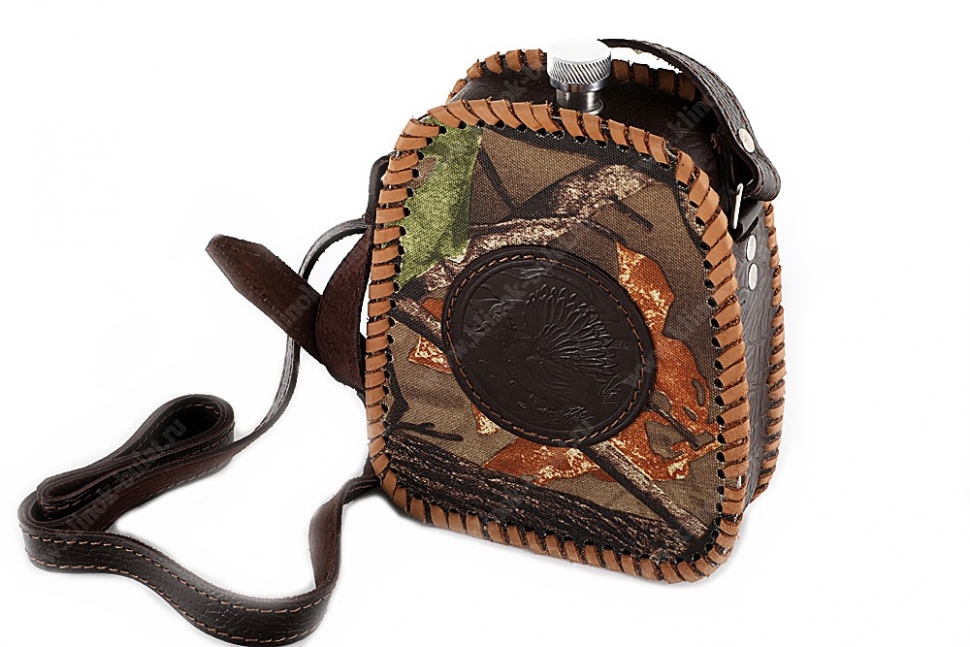 Фляжка пирамида 0,7 литра из нержавеющей стали в комбинированном чехле