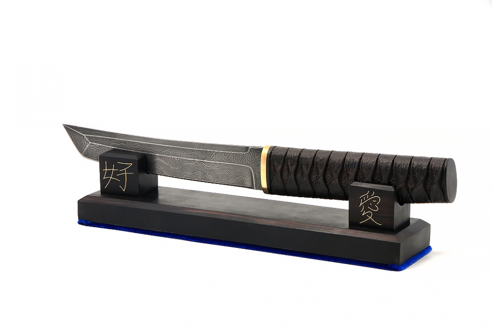 Нож Самурай (дамаск, черный граб - резная рукоять) на подставке