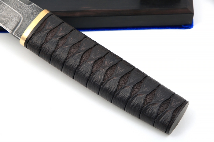 Нож Самурай (дамаск, черный граб - резная рукоять) на подставке