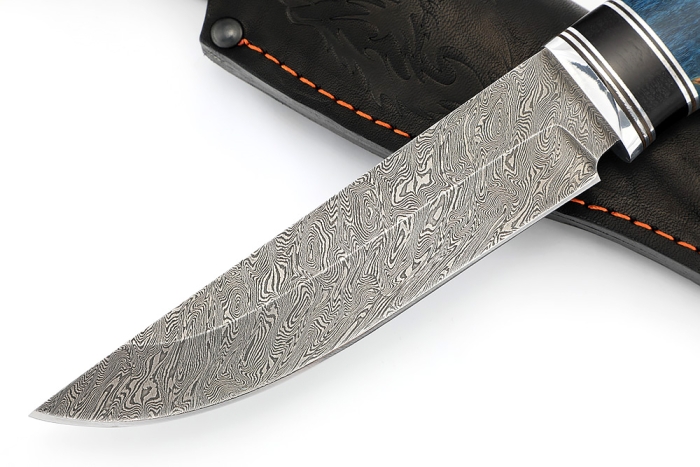 Нож Стрела (дамаск, синяя карельская береза, вставка черный граб)