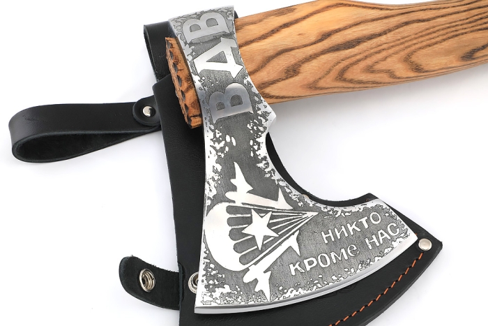 Топор ВДВ (композитный сплав У10+ХВГ, художественная гравировка, рукоять ясень обмотка натуральная кожа)