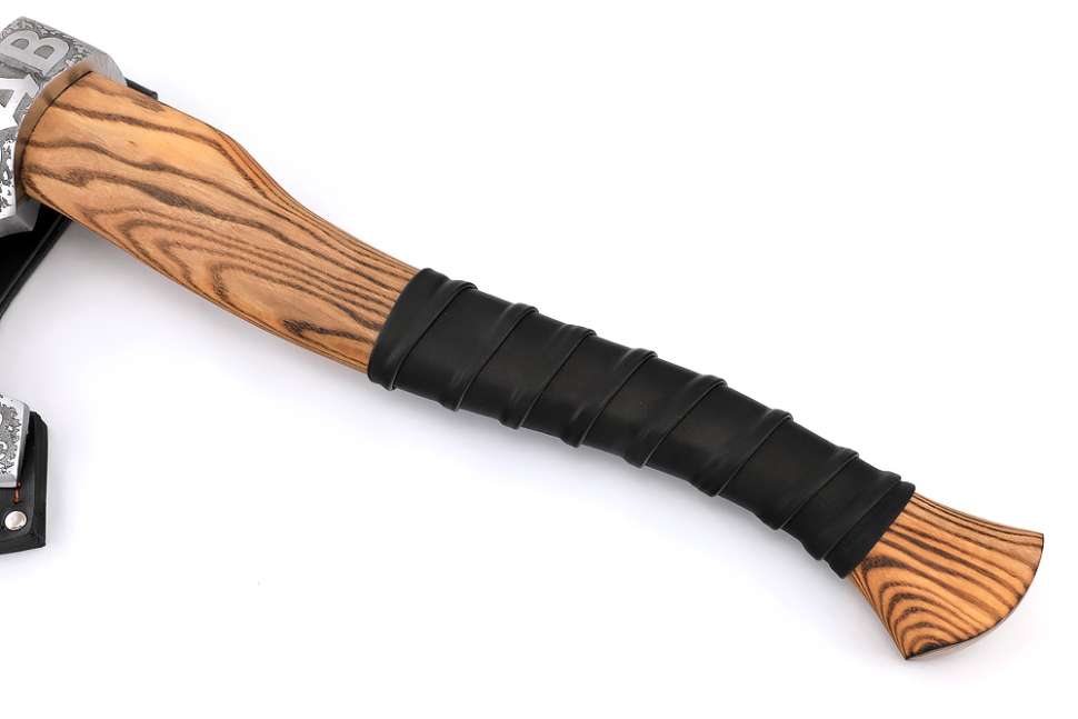 Топор ВДВ (композитный сплав У10+ХВГ, художественная гравировка, рукоять ясень обмотка натуральная кожа)