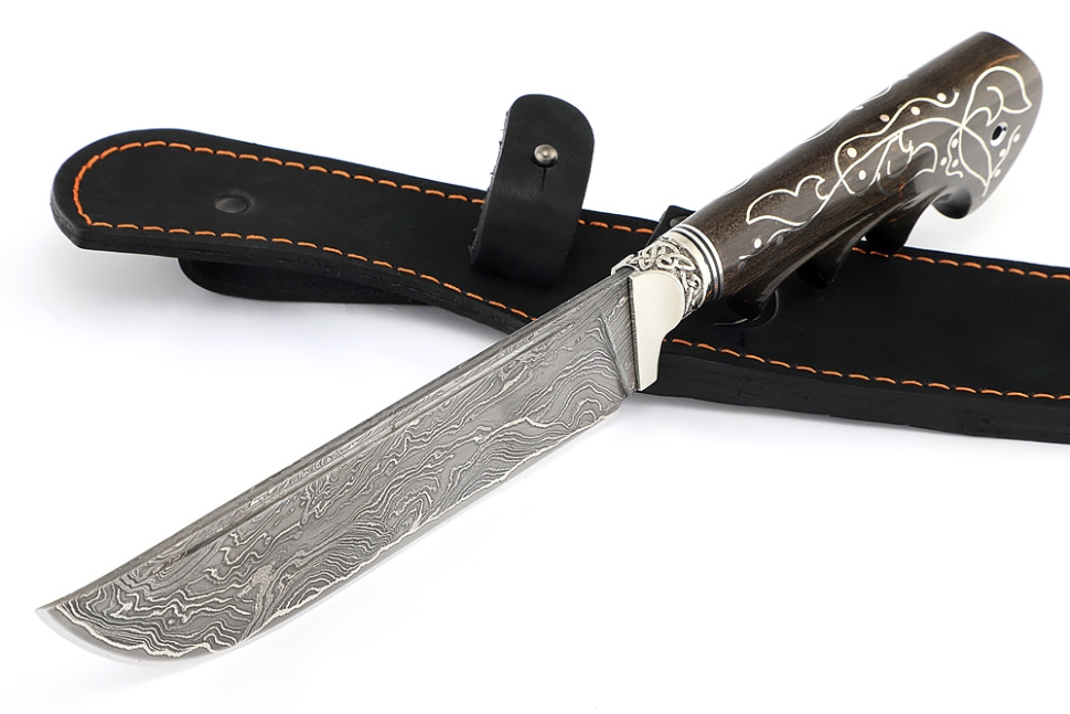 Нож Узбек-2 (ламинированный дамаск, мельхиор, карельская береза коричневая, инкрустация) резная рукоять, мозаичная втулка под темляк