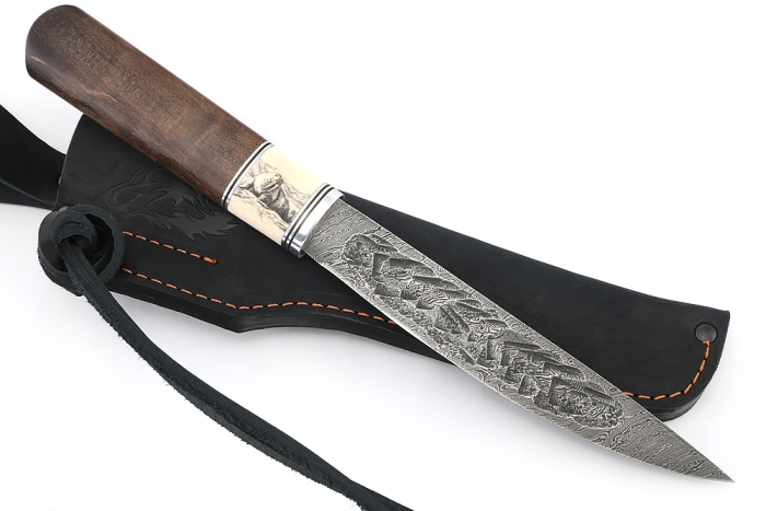 Нож Северный №4 сталь дамаск кованый дол, рукоять вставка клык моржа (скримшоу) карельская береза коричневая