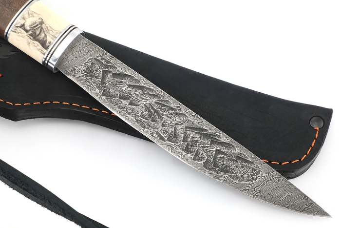 Нож Северный №4 сталь дамаск кованый дол, рукоять вставка клык моржа (скримшоу) карельская береза коричневая