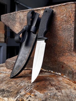 Нож Волк AUS-8 резинопластик черная