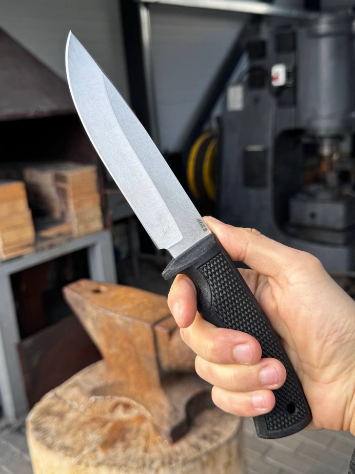 Нож Волк AUS-8 резинопластик черная