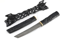 Нож Самурай (дамаск, черный граб, деревянные ножны, резьба ручной работы) на подставке