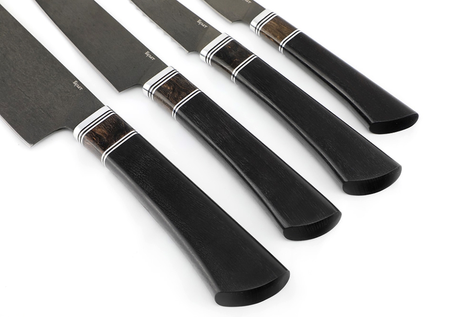 Набор кухонных ножей из булата на подставке (4 шефа)