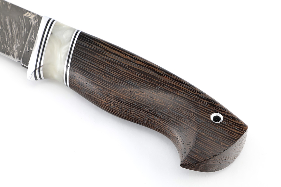 Нож Барсук (D2, вставка акрил белый, венге)