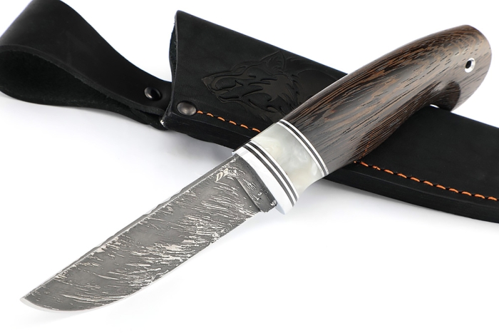 Нож Барсук (D2, вставка акрил белый, венге)