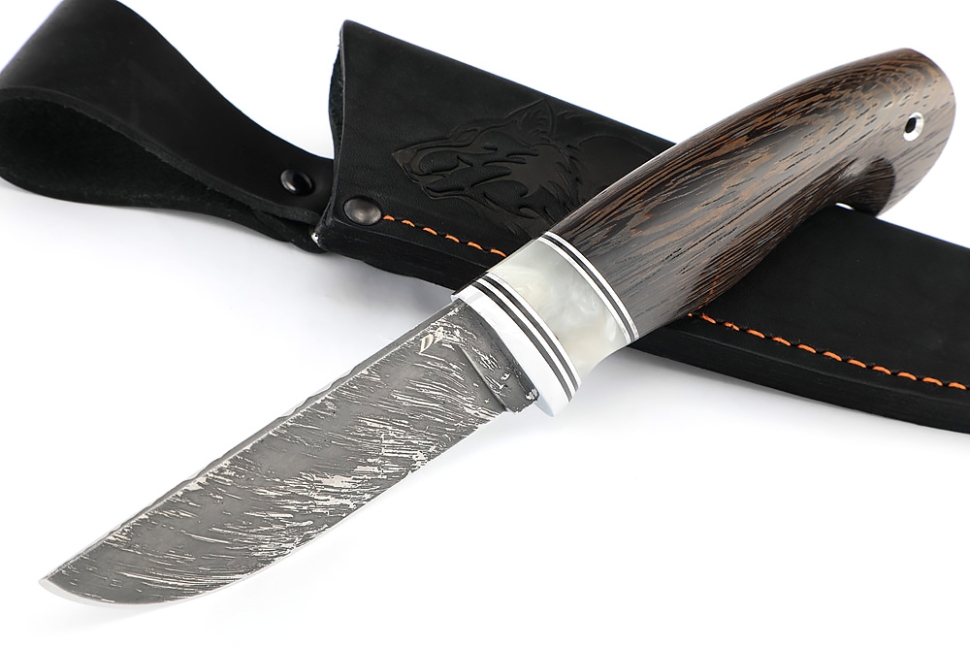 Нож Барсук (D2, вставка акрил белый, венге)