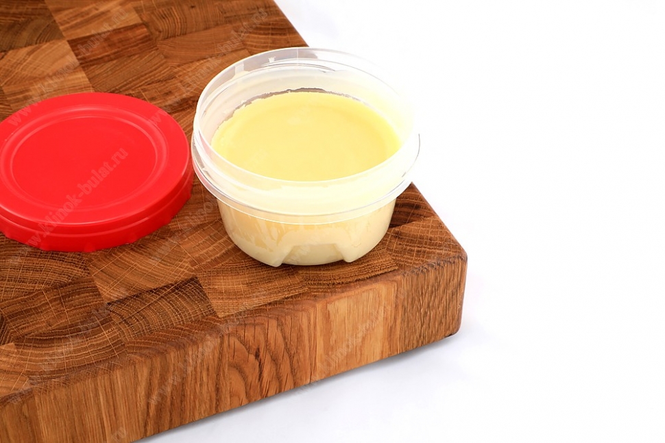 Смесь минерального масла и пчелиного воска для ухода за торцевой доской