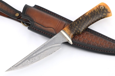 Нож Комар (нержавеющий дамаск-долы) рукоять шишка в акриле