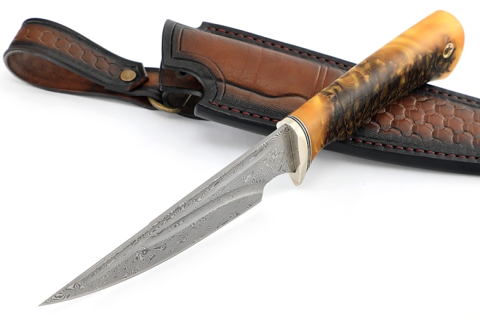 Нож Комар (нержавеющий дамаск-долы) рукоять шишка в акриле