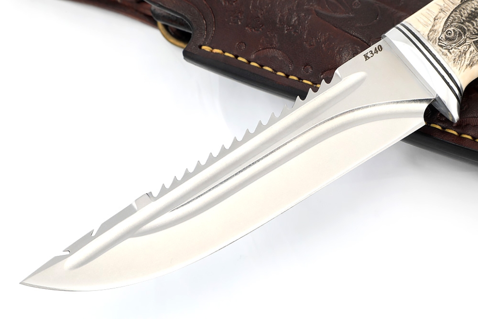 Нож Судак большой (К340 - долы, вставка элфорин - скримшоу, кап клена оранжевый) формованные ножны