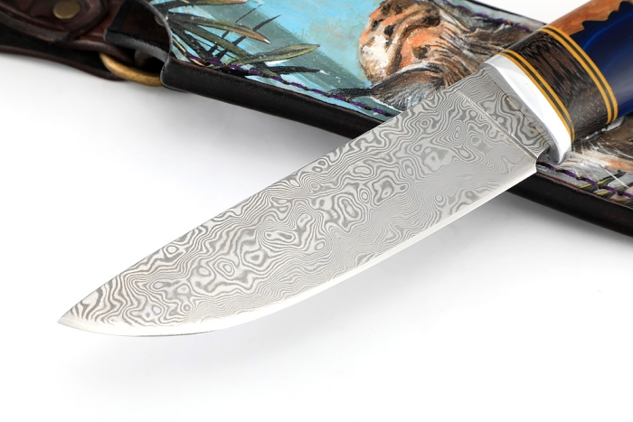 Нож Рысь (нержавеющий дамаск, венге, гибрид карельской берёзы и акрила) формованные ножны